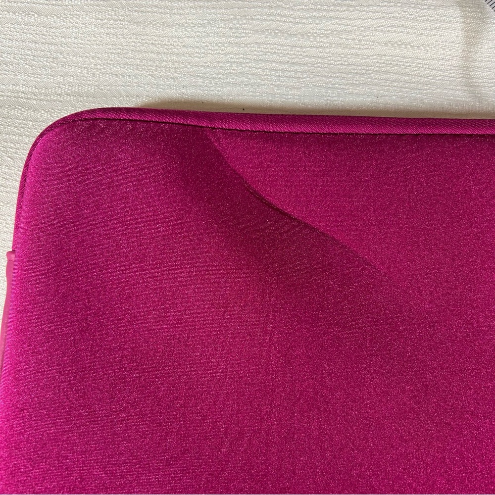 INCASE Neoprene Classic 13” Laptop/Tablet Sleeve - Picture 12 of 12